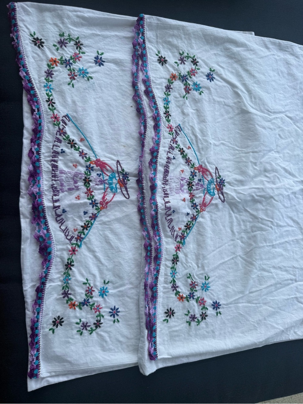 Hand-Embroidered VTG Pillowcase Set - Picture 2 of 8